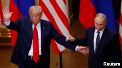 Дональд Трамп и Владимир Путин на саммите в Хельсинки в 2018 году